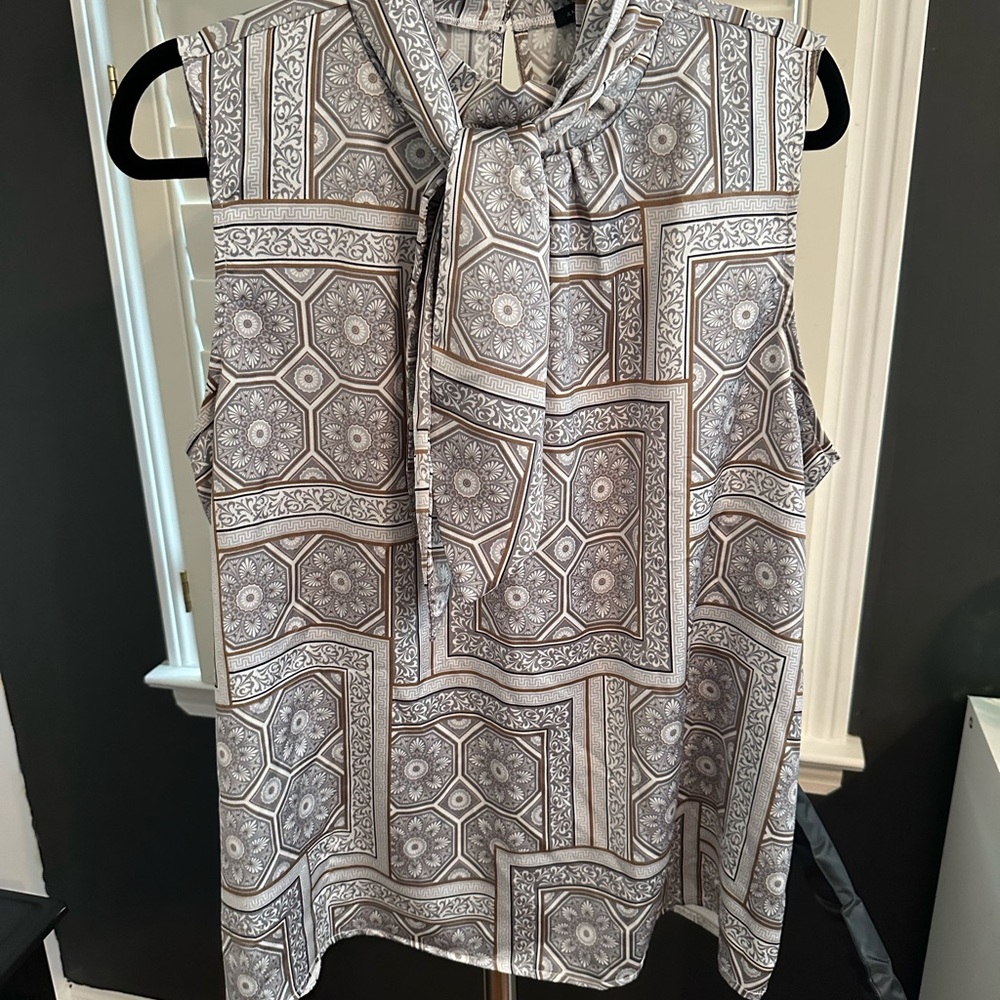 Ann Taylor Sleeveless Gray and White Boxy Blouse